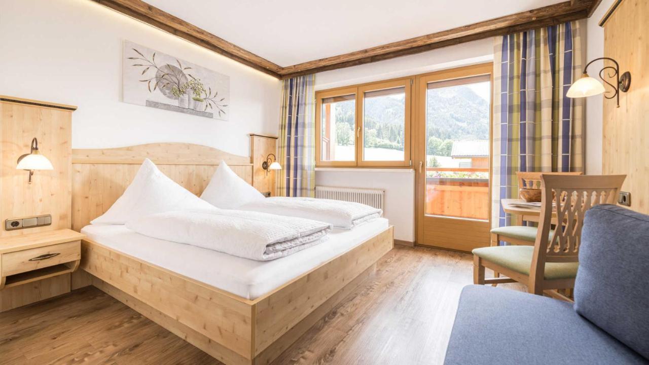 Doppelzimmer mit Balkon (2 Erwachsene + 1 Kind)